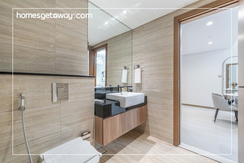 Chic 1BR at the Canal Business Bay