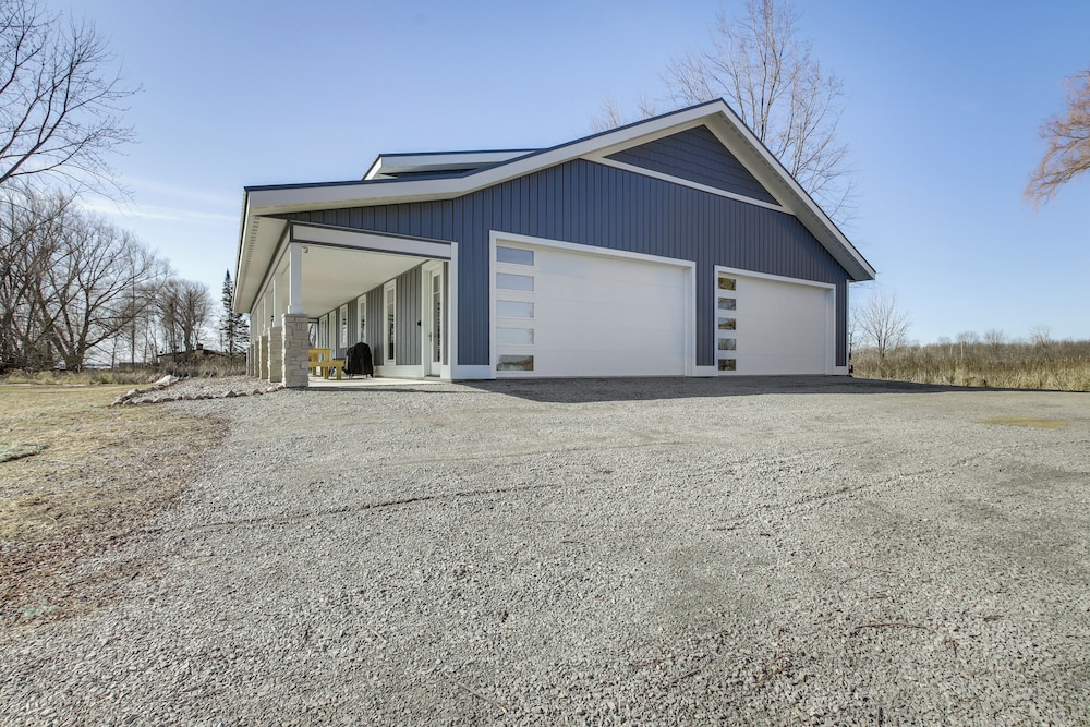 Dock & Panoramic Bay Views: Oconto Retreat!