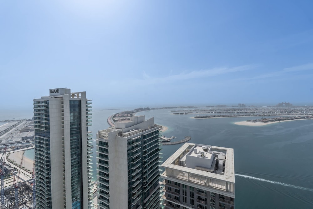 1 Bedroom in Marina Vista With Gorgeous Palm Views