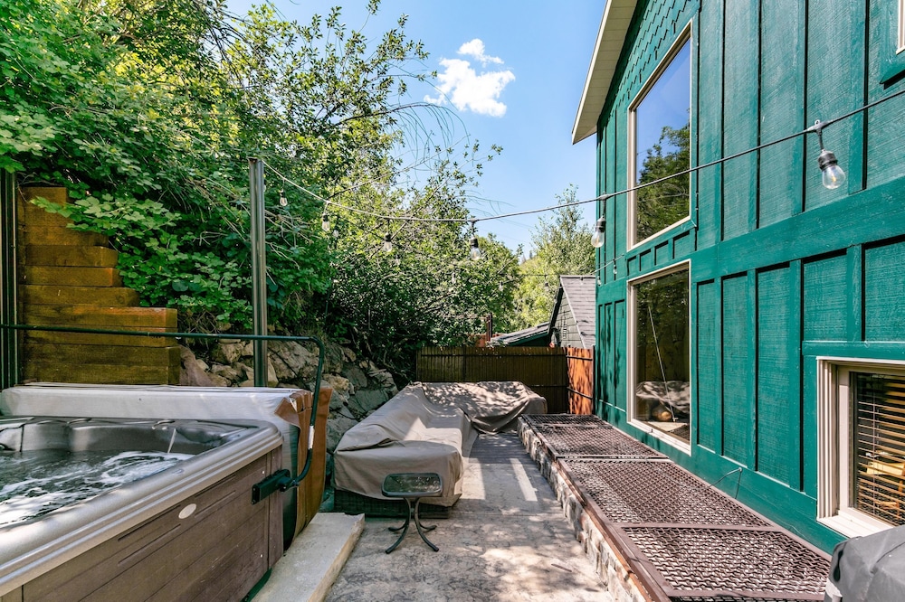Red Hawk by Avantstay Charming Cabin w Theatre Spa 5mins to Deer Valley Mtn