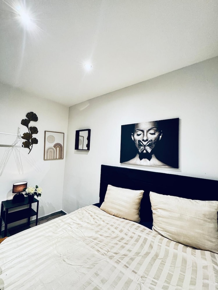 Elegant 5BR Home Ideal for Families