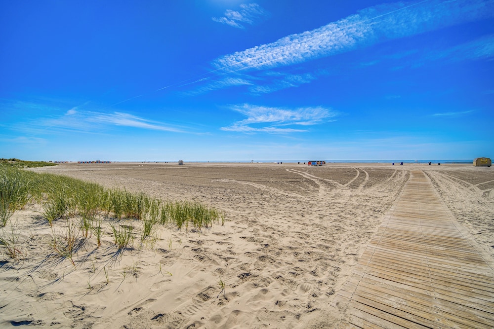 Beachfront Condo in Wildwood Crest w/ Pool Access!