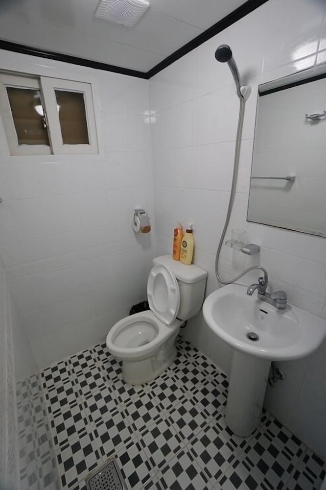 710 Guest house Yellow