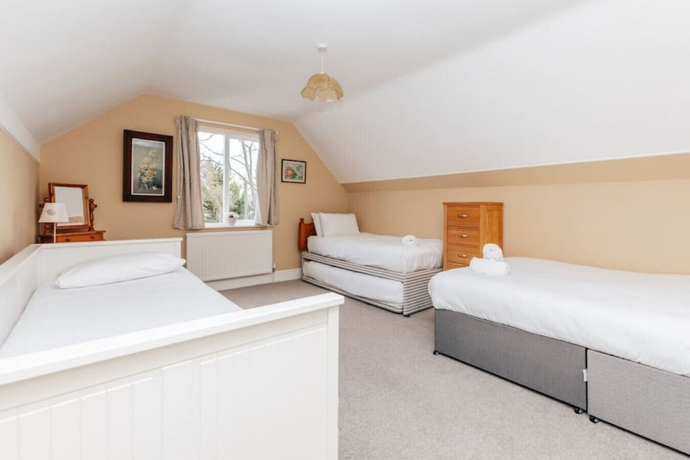 Waterfront Retreat in Hambleden view 5