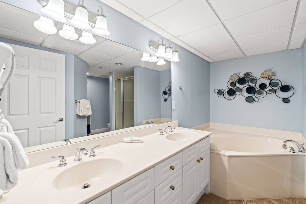 Emerald Beach Resort by iTrip Panama City Beach