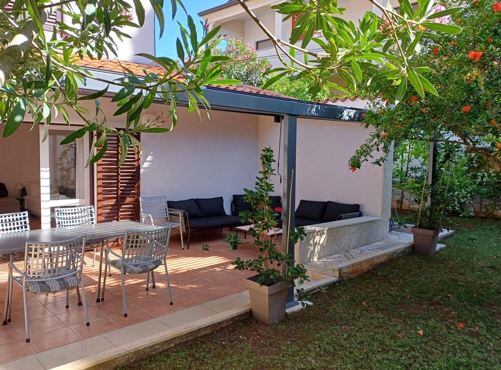 Sunny Street Holiday Home