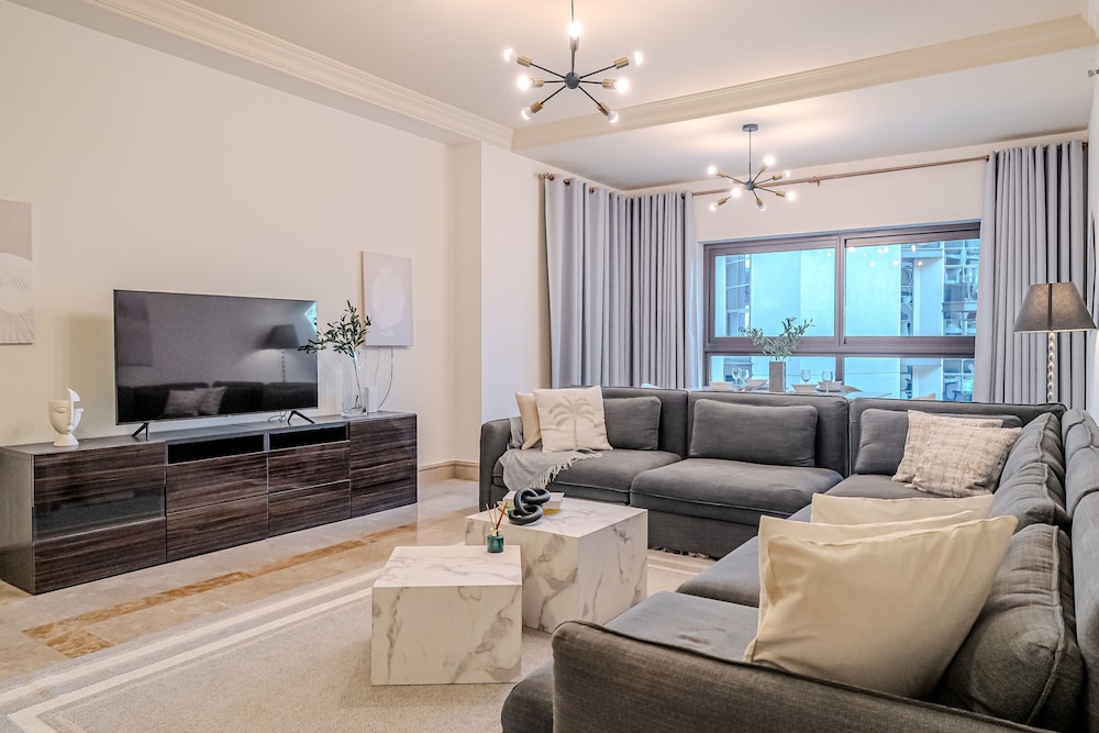 Fairmont South Residence 412