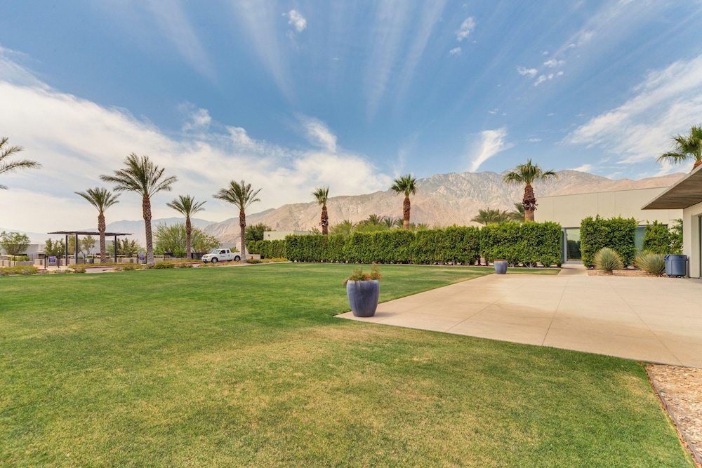 Desert Oasis in Palm Springs w/ Resort-style Perks