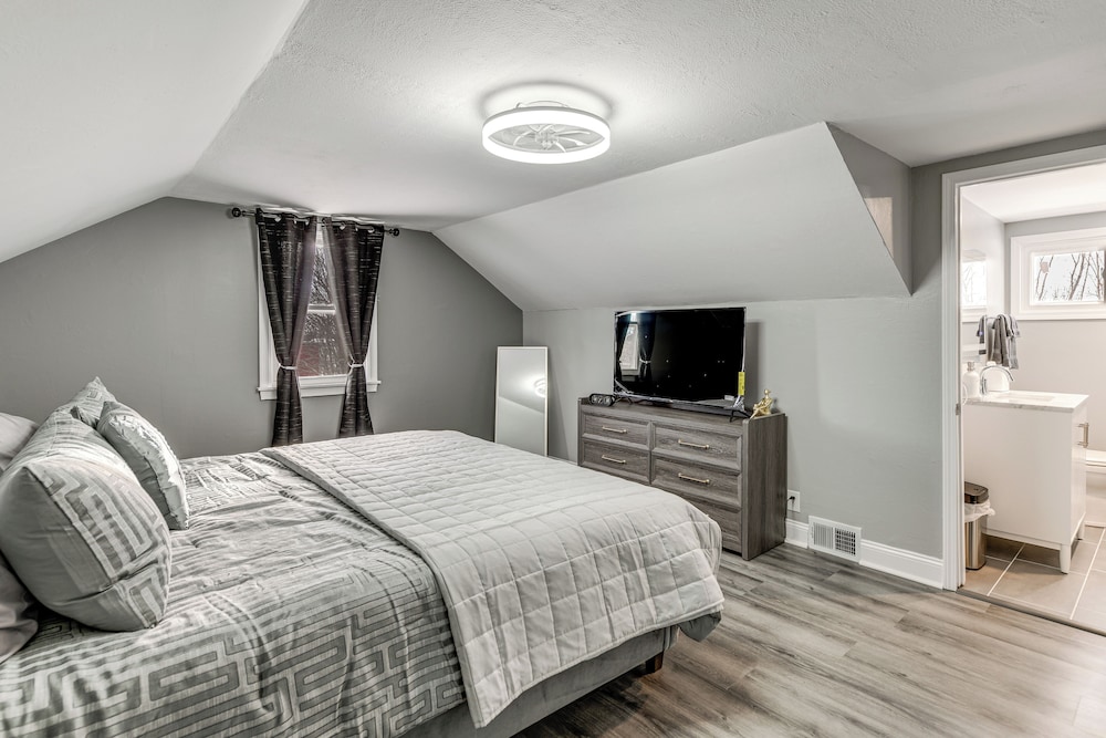 2 Mi to Airport: High-end Cheektowaga Home!