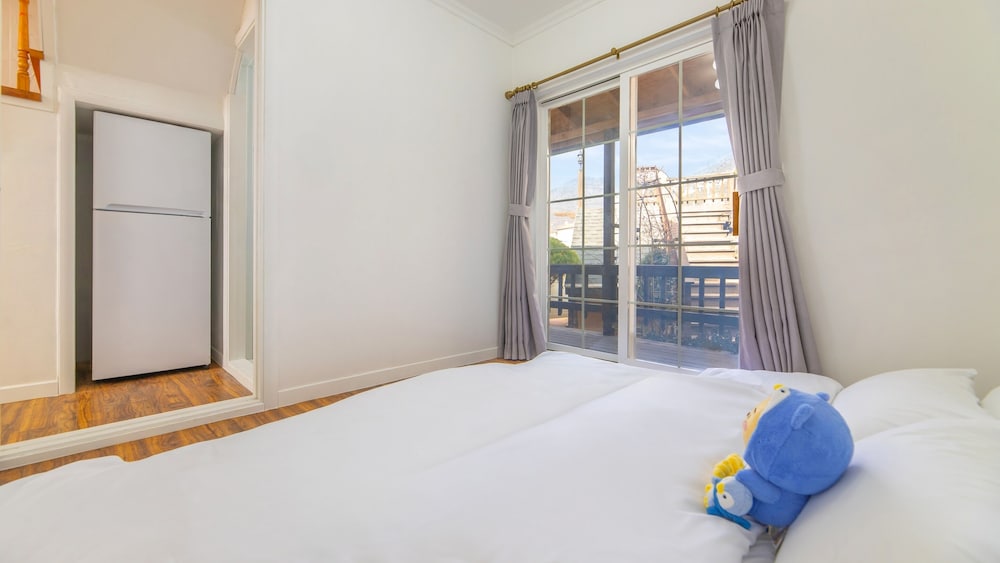 Ganghwa Hi Mom Kids Spa Pension Yellow
