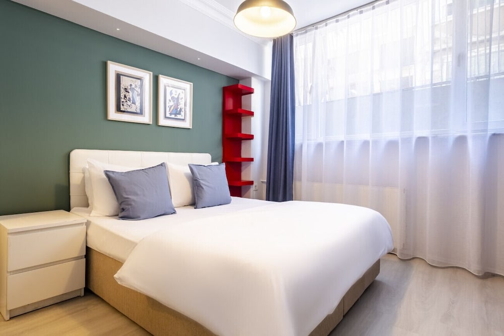 Central Flat Close to Shopping Malls in Sisli