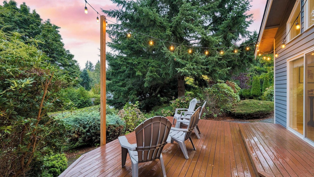 Stylish Forest Getaway on Whidbey Island Near Beaches, Wineries & Trails Cedarview Retreat by Avantstay