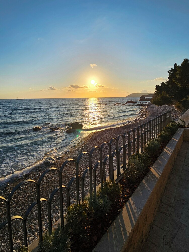 SeiSensi Luxury Beach Villa
