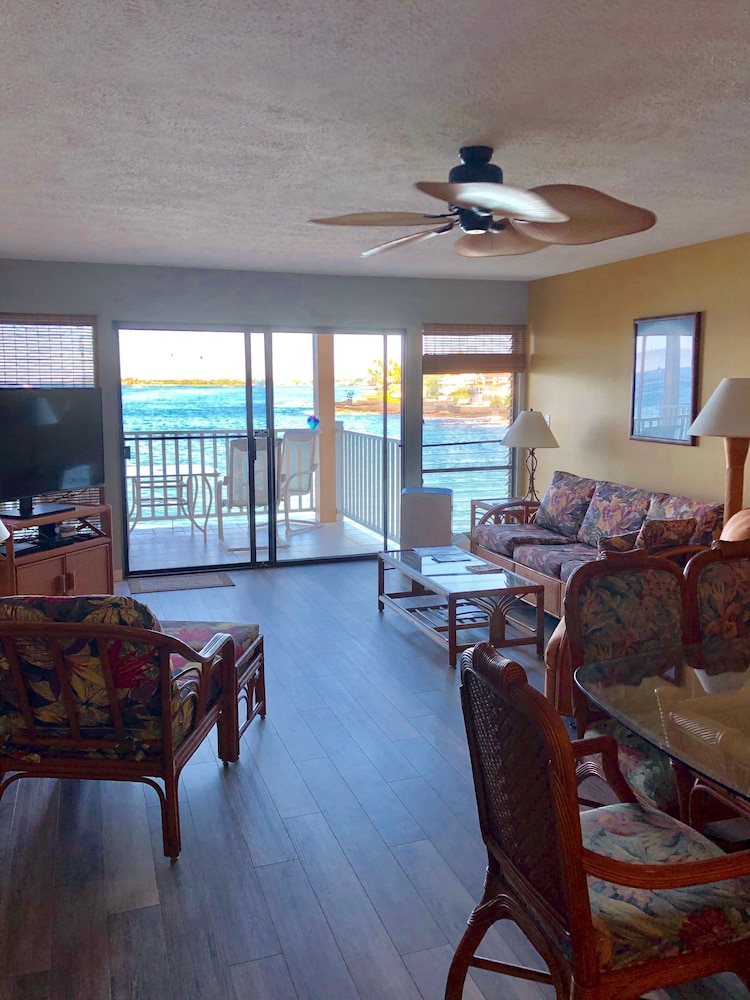 Sea Ge 1-205-oceanfront 2 Bedroom Condo by RedAwning