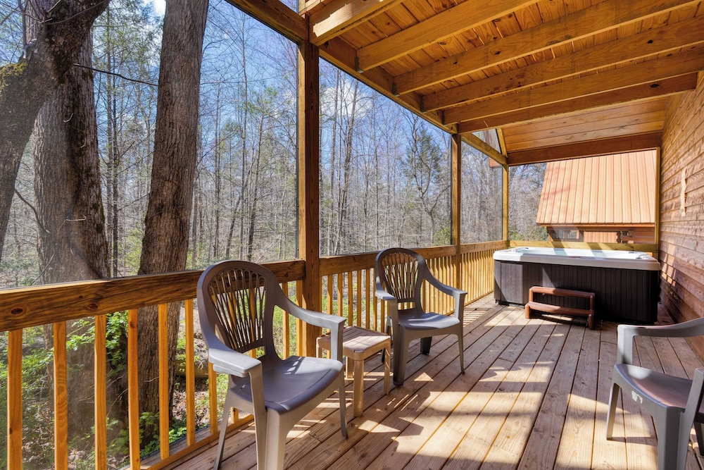 Hot Tub + Foosball Access to Pool, Tennis, Gym Chill'n in the Smokies