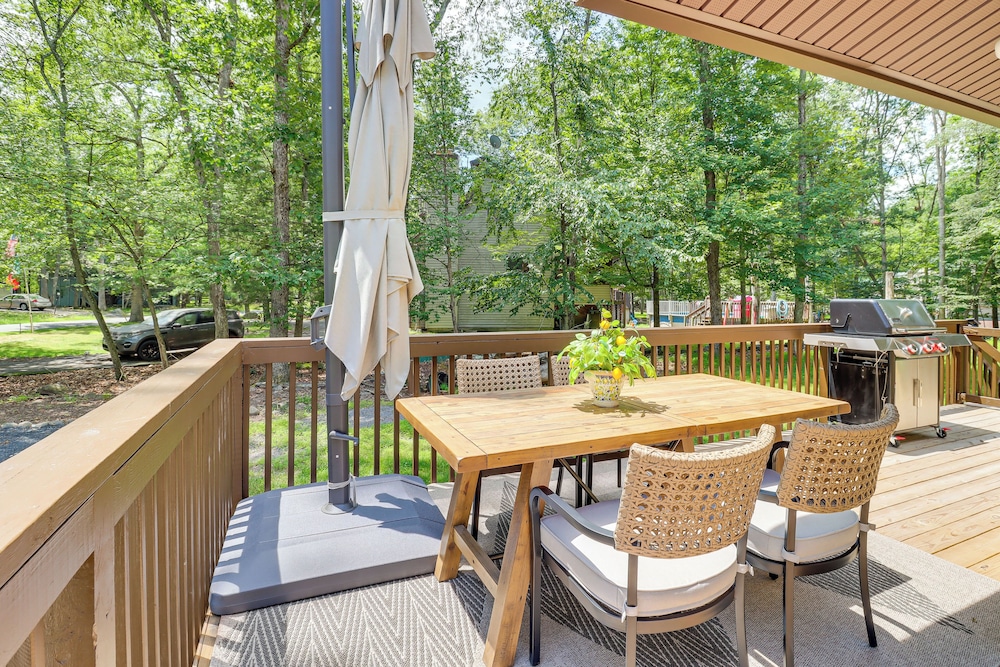 Pool + Lake Access, Yard: Poconos Family Getaway