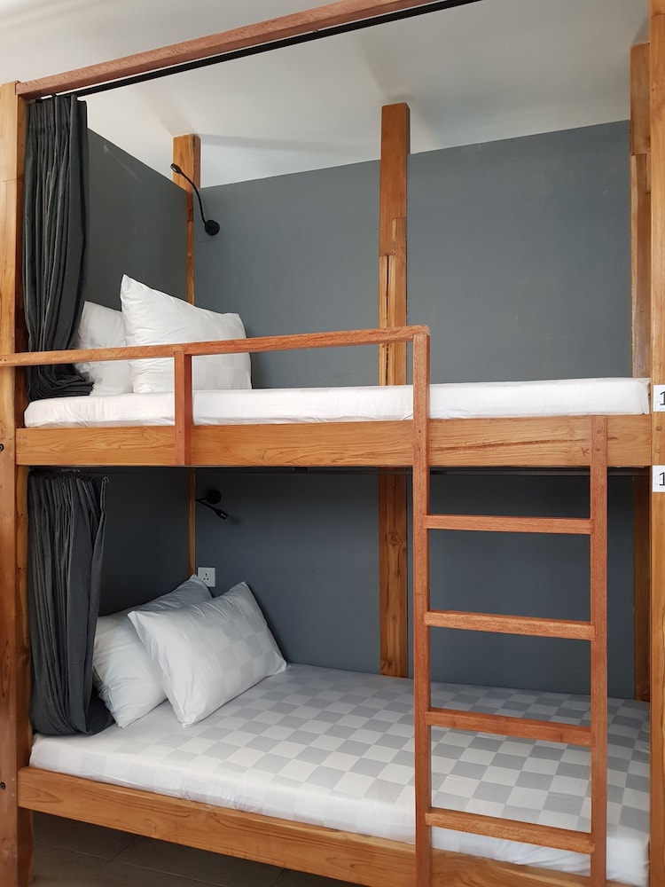 Green Hill Bed Station - Hostel