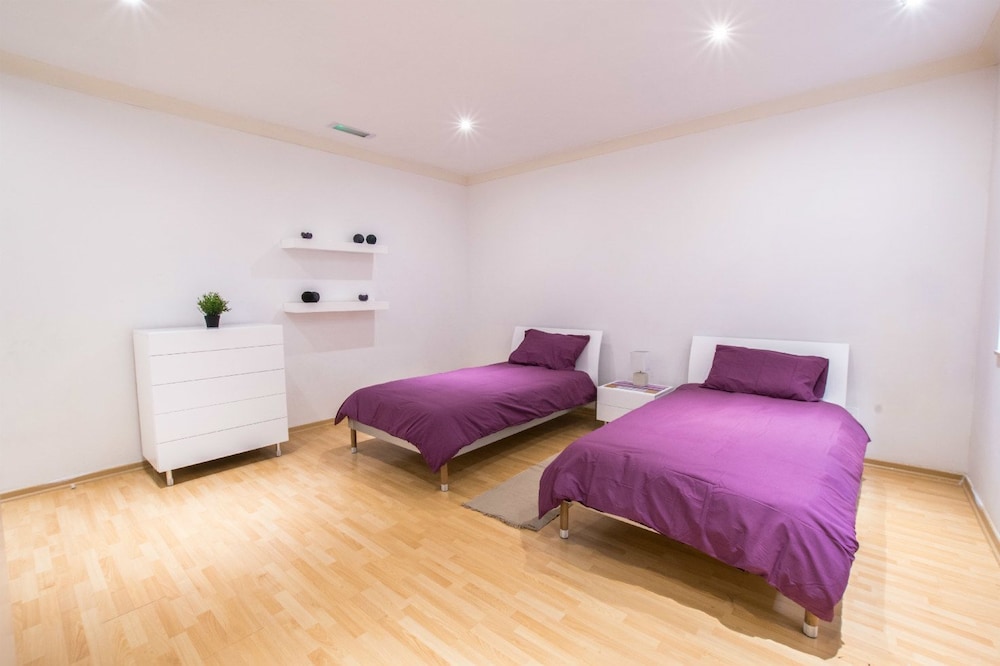 Bright, Spacious and Right in the Center photo 5
