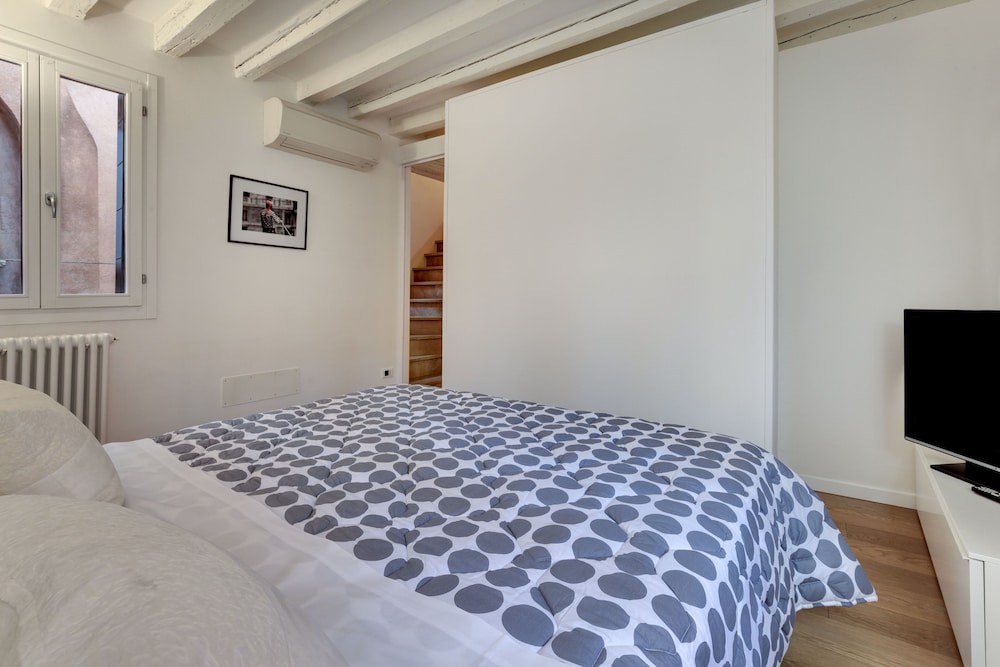 Pozzo Roverso en Venice — hotel room
