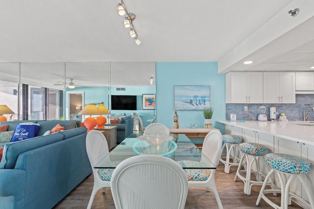 Watercrest Waves! Beachfront 2br/2ba Condo, Sleeps 8, Stunning Gulf Views!