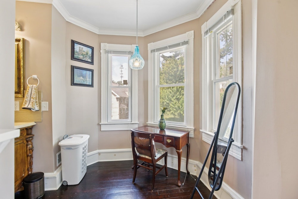 Charming Victorian Home With Porch & Large Yard 7 Bedroom Home