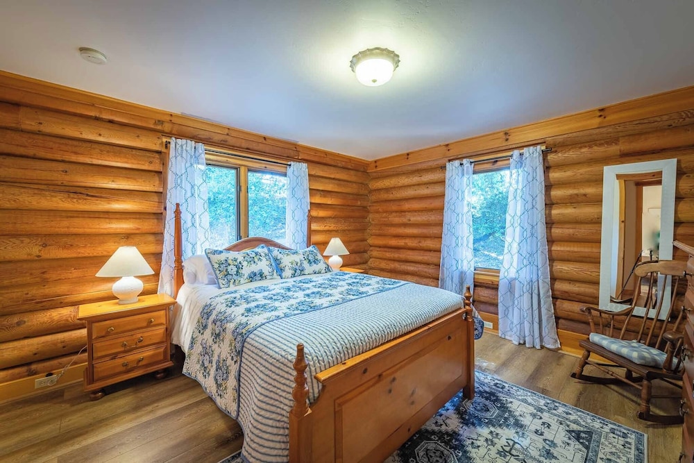 Oakwood Lodge