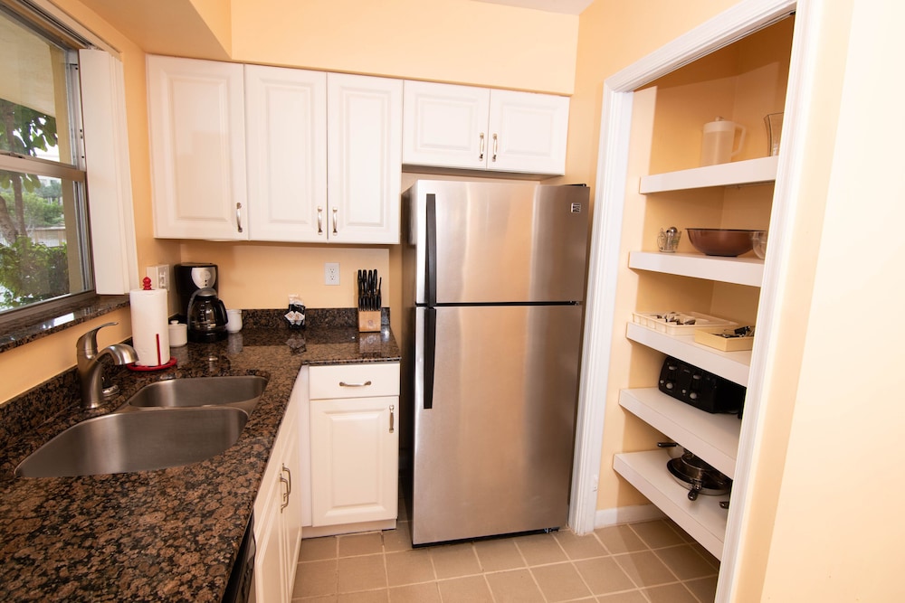 Palm Beach Waterfront Suites