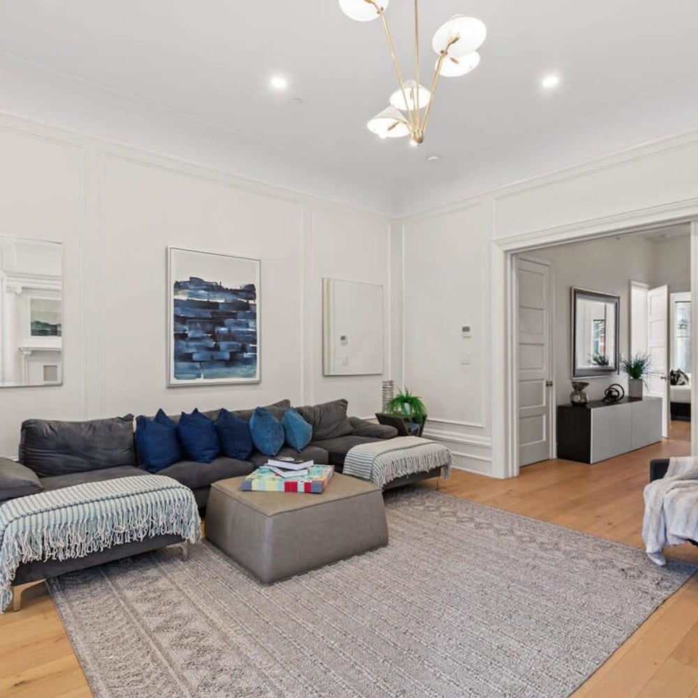 Riverside by Rove Travel 7BR Modern Townhouse