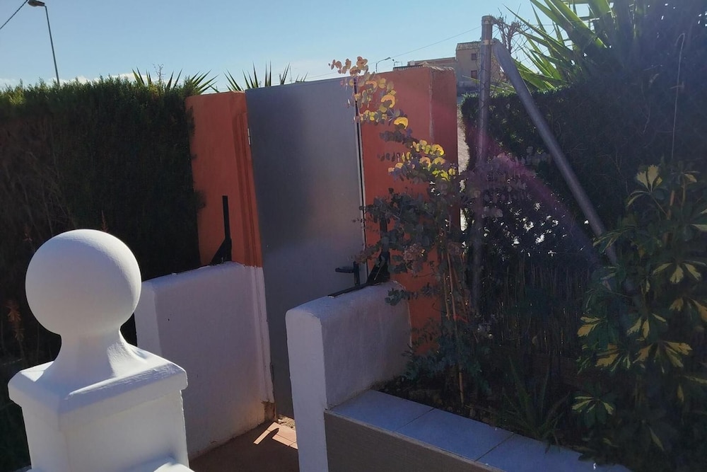 Lorca- Cottage - Sleeps 4 - pet Friendly - Pool