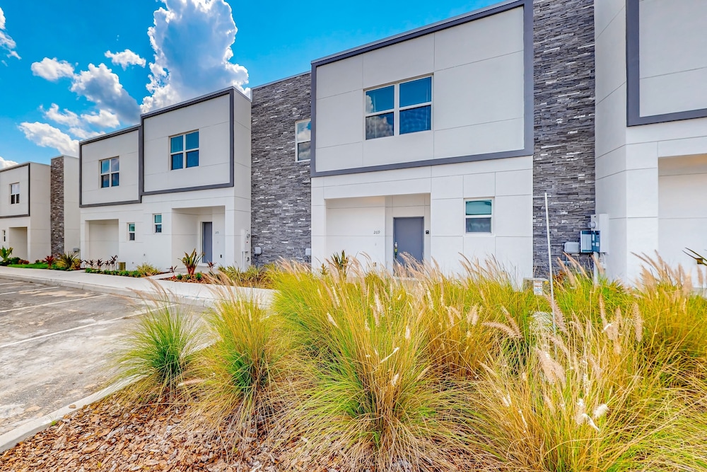 Hotel The Azur Resort - Image 1