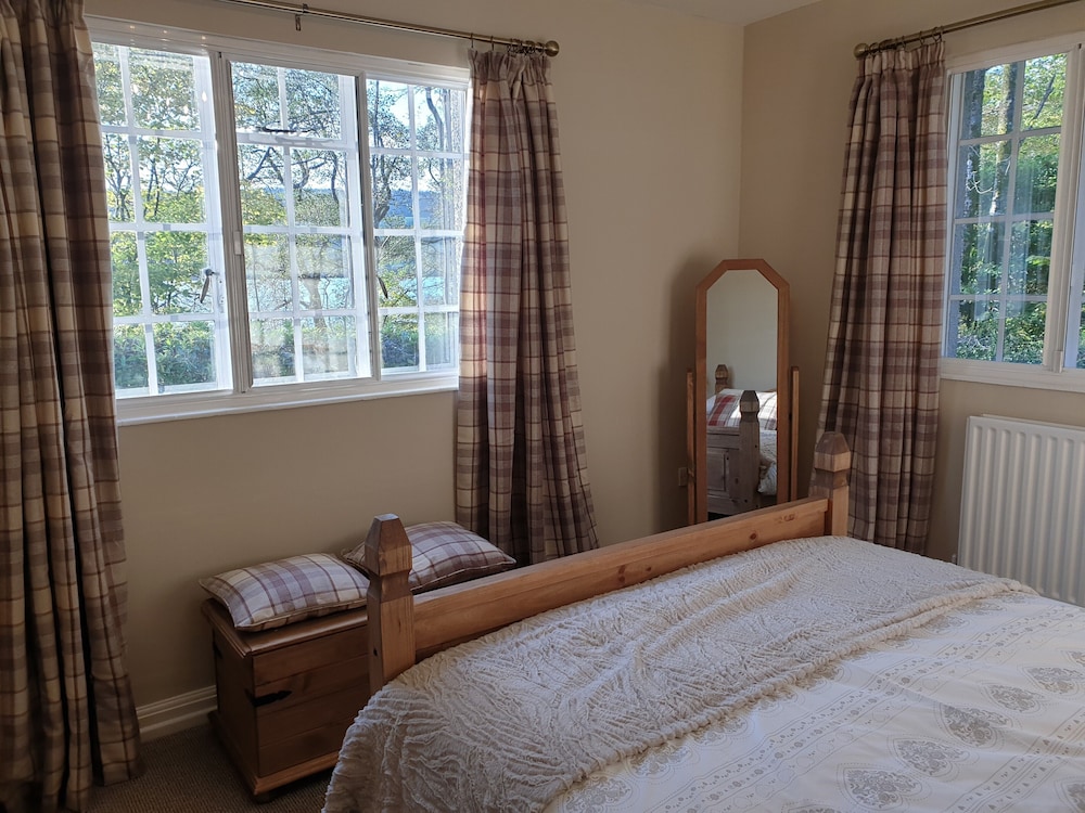 Larch Cottage view 3