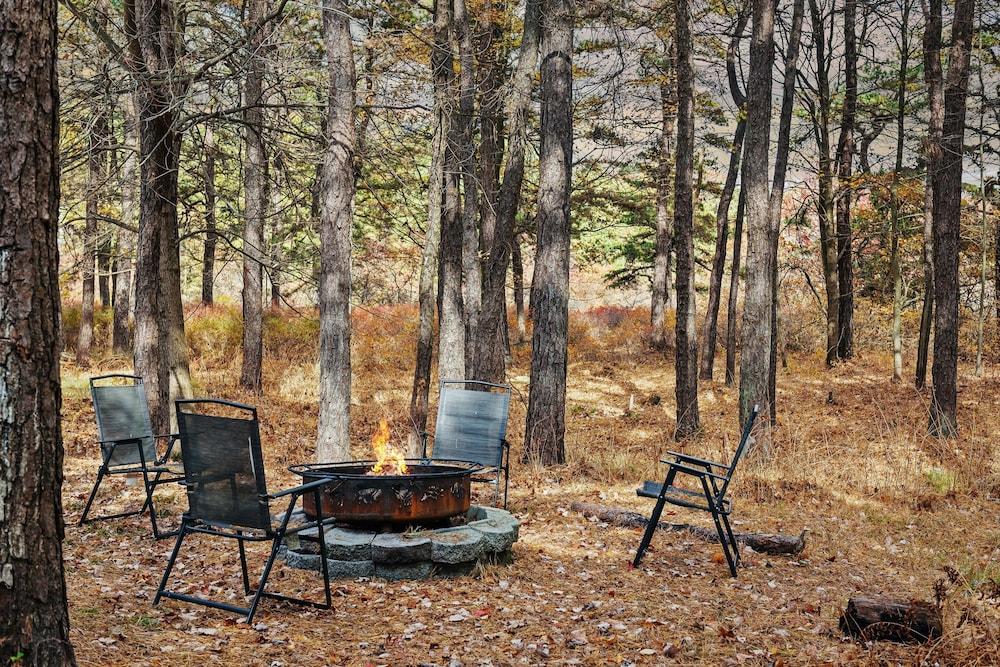 Mohegan by Avantstay Private Dock Firepit Community Pool Beach