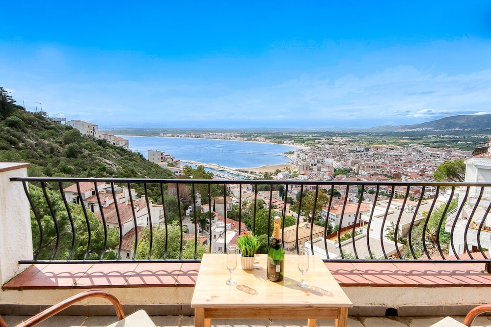 Apartment in Rosas Near Cap de Creus