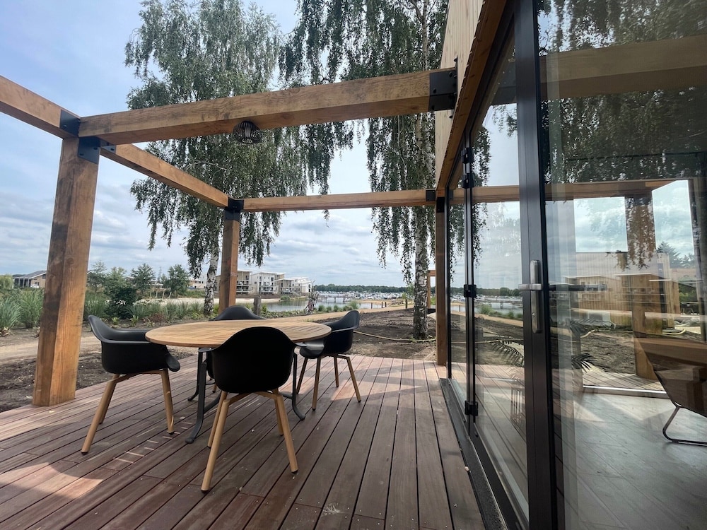 Luxury Lodge With Beach View