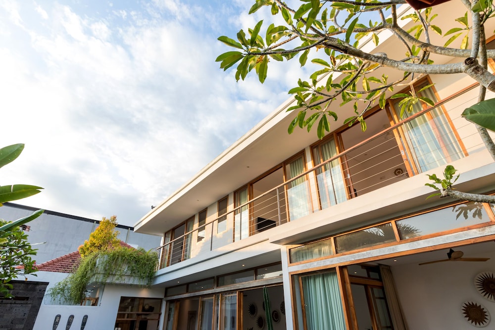 Beautiful Boho-chic 4br Tropical Villa in Pererenan Canggu