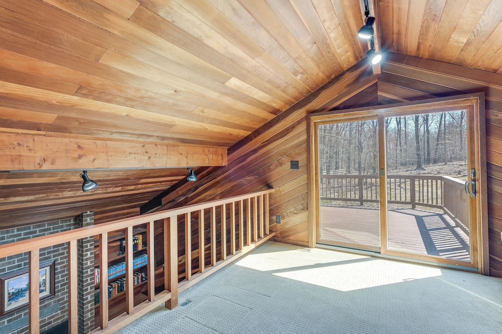Waterfront Cabin on 32 Acres in Leesburg!