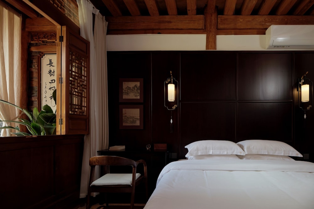 Shaxi Ancient Town Chang Le Li Chinese Courtyard Hotel