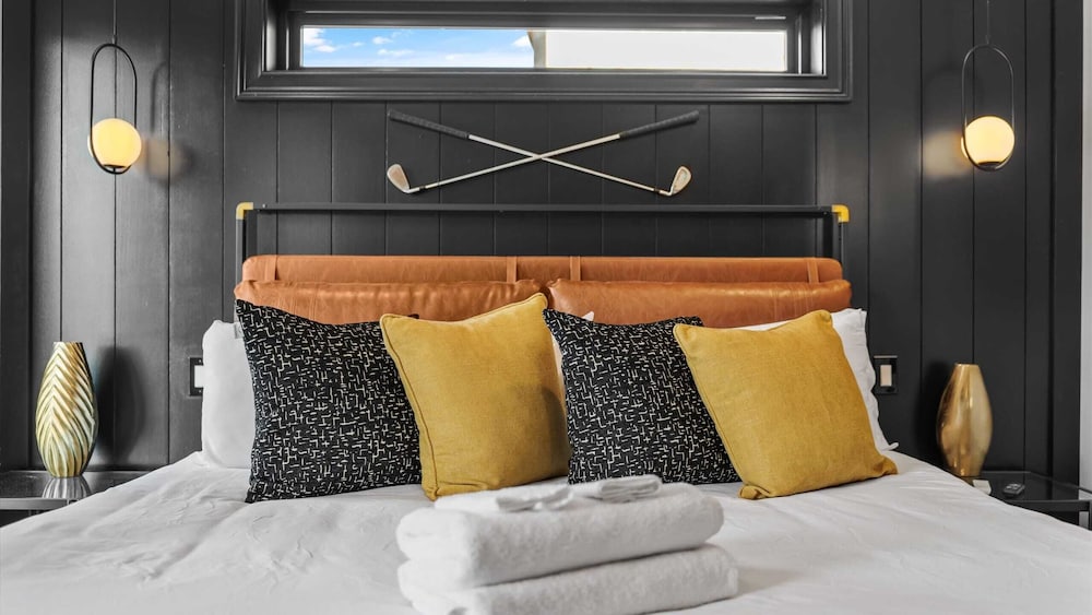 The Back Nine Retreat by Avantstay Private Golf Sim, Firepit & Mountain Views Near Dollywood