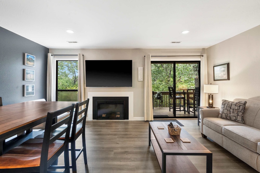 Top Notch Condo for 6