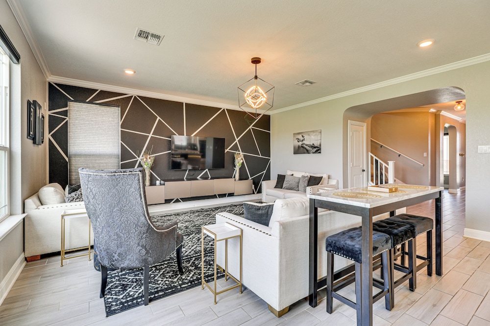 5 Mi to Old Town Hutto: Star Ranch Golf Retreat