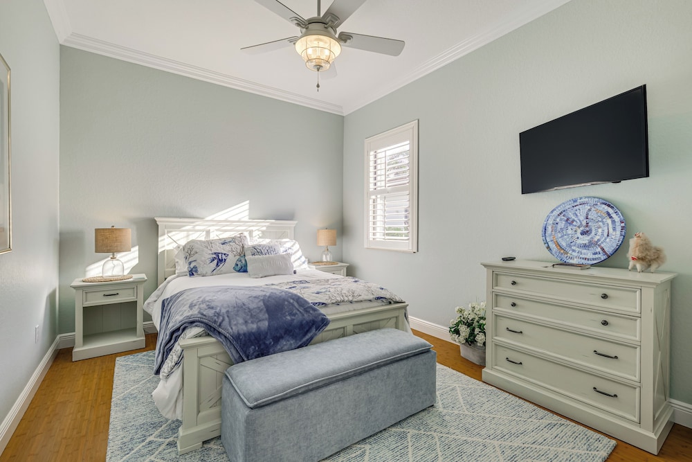 3 Mi to Bonita Beach: Outdoor Oasis w/ Pool & Spa!