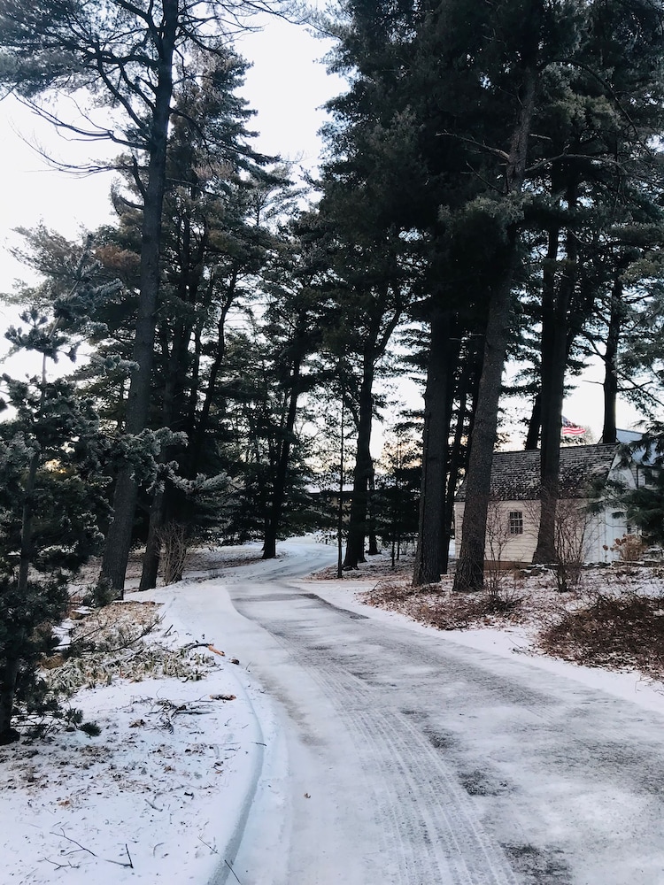 Four Mounds Inn