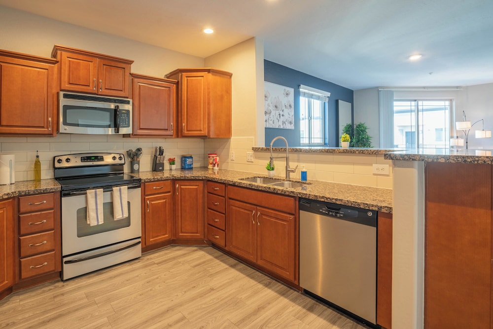 ROVE LIVING/KL - The Fredrick Tempe