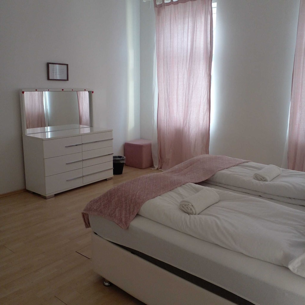 Modern 2BR Apt Long Stay Near Station