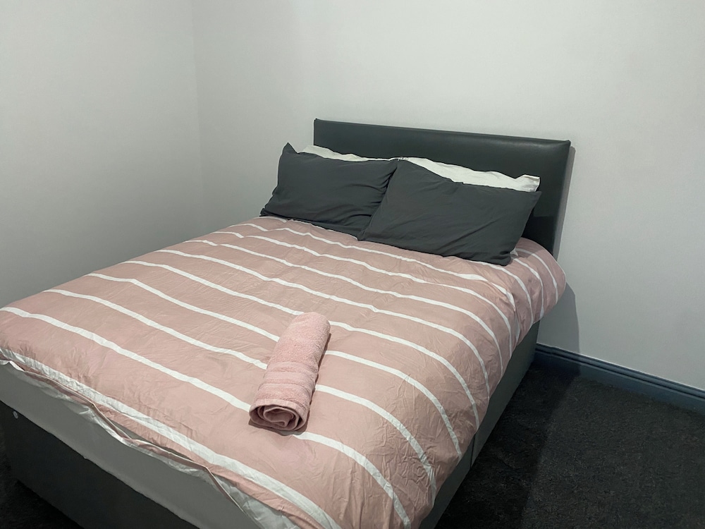 Room in Guest Room - Double Room in Coventry City Centre view 2