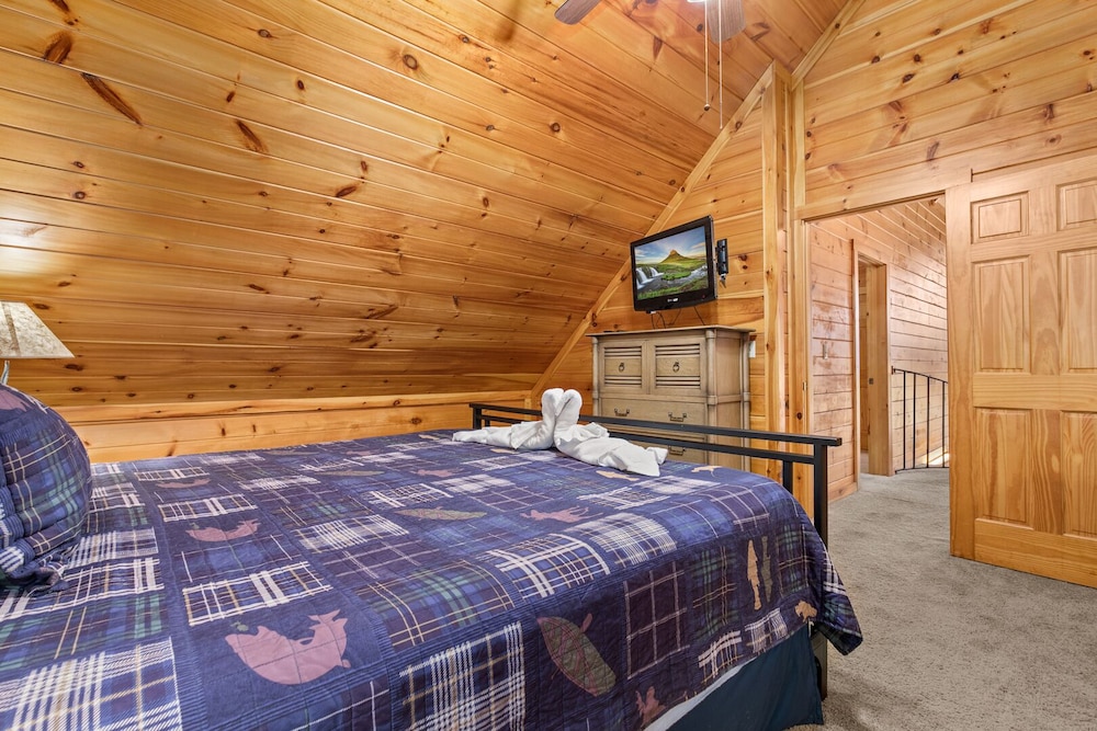 Bear Crossing Cabin by Jackson Mountain Rentals view 4