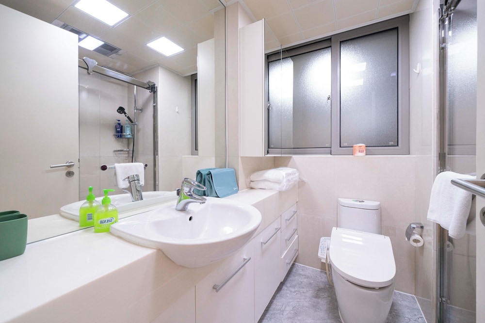 Tyms Stylish 1BR 1BA Apt Xujiahui Center