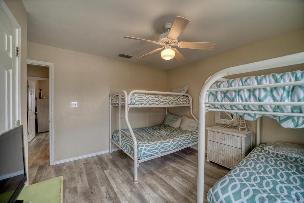 Rainbows End - 100-b Shell Ct view 2