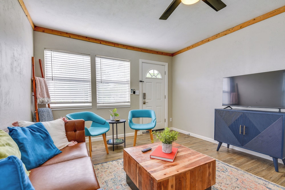 5 Mi to Dtwn Tulsa: Pet-friendly Home!