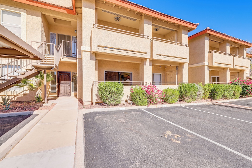 Near Hiking: Condo w/ Pool & Tennis in Phoenix!